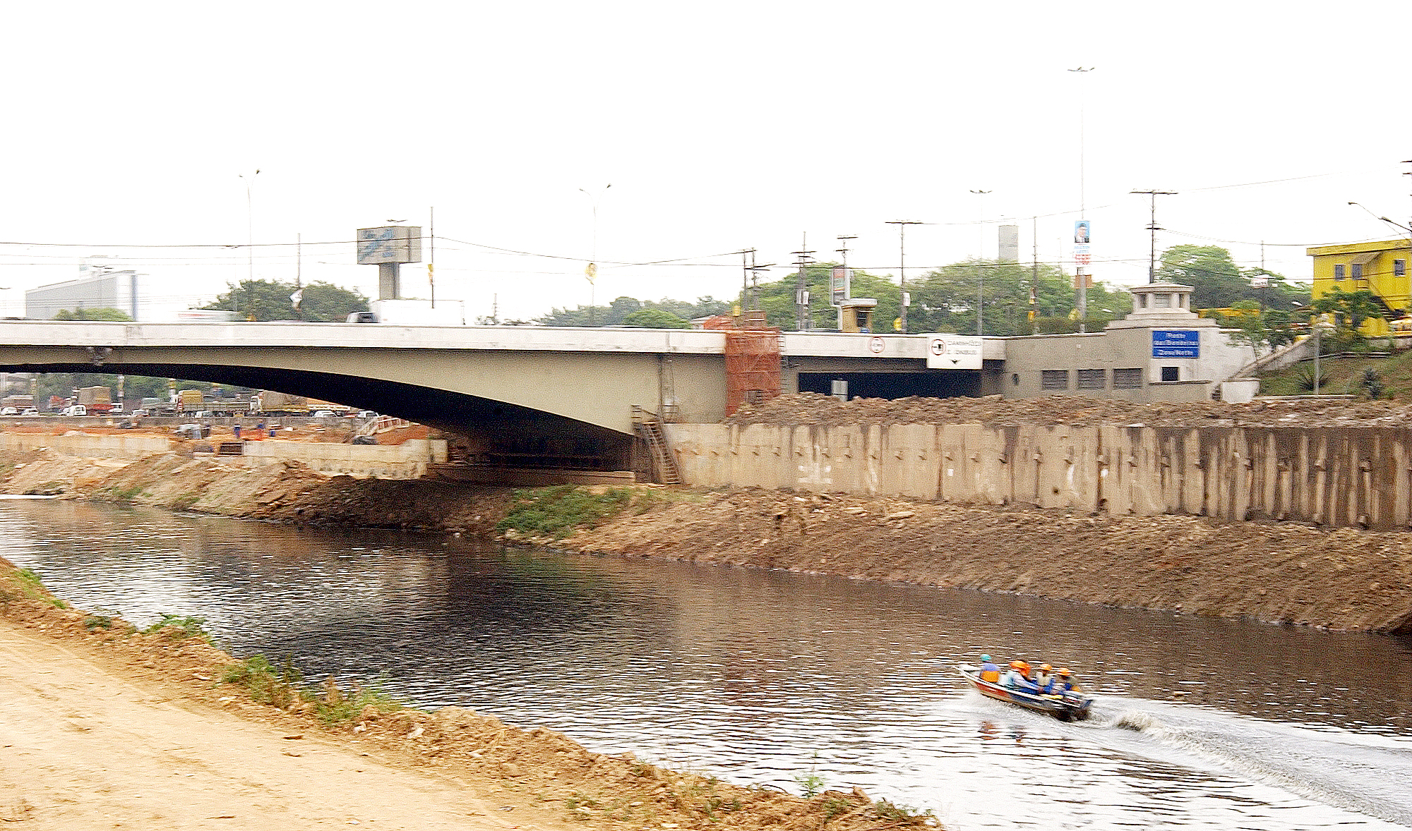 Rio Tietê<a style='float:right;color:#ccc' href='https://www3.al.sp.gov.br/repositorio/noticia/hist/tiete hoje.jpg' target=_blank><i class='bi bi-zoom-in'></i> Clique para ver a imagem </a>